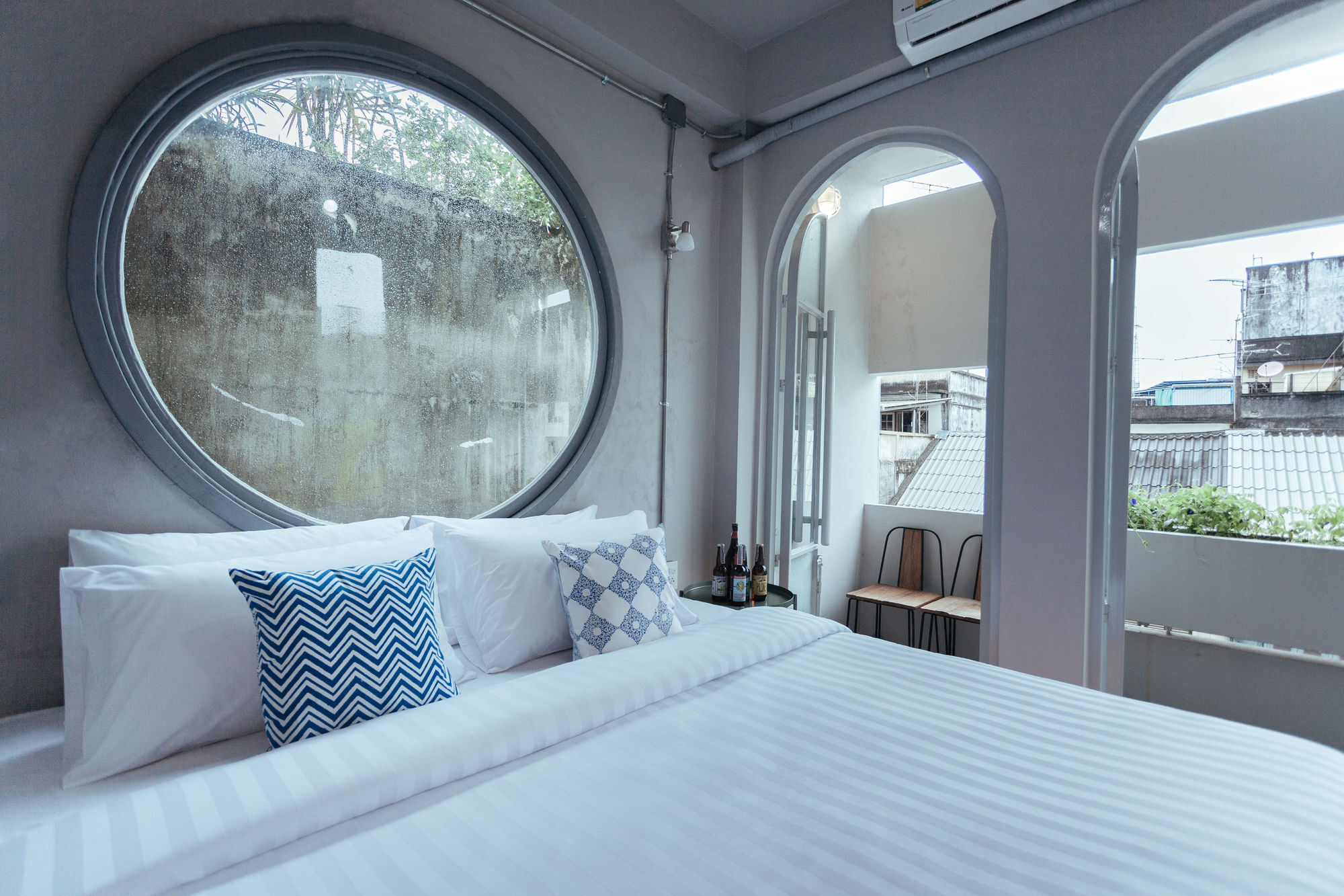 A Local Something Hostel Trang Bagian luar foto